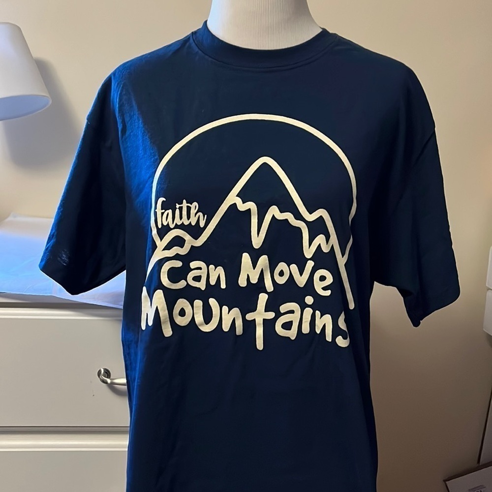 Navy blue T-shirt, faith can move mountains, medium